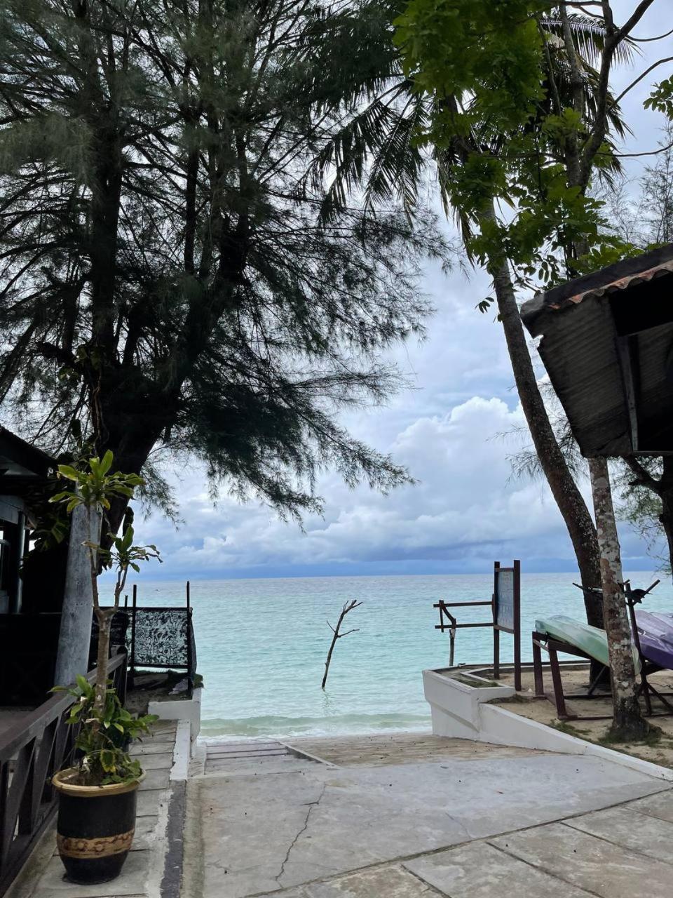 Beach Resort - Arwana Perhentian Besar Kampung Kuala Besut Dış mekan fotoğraf