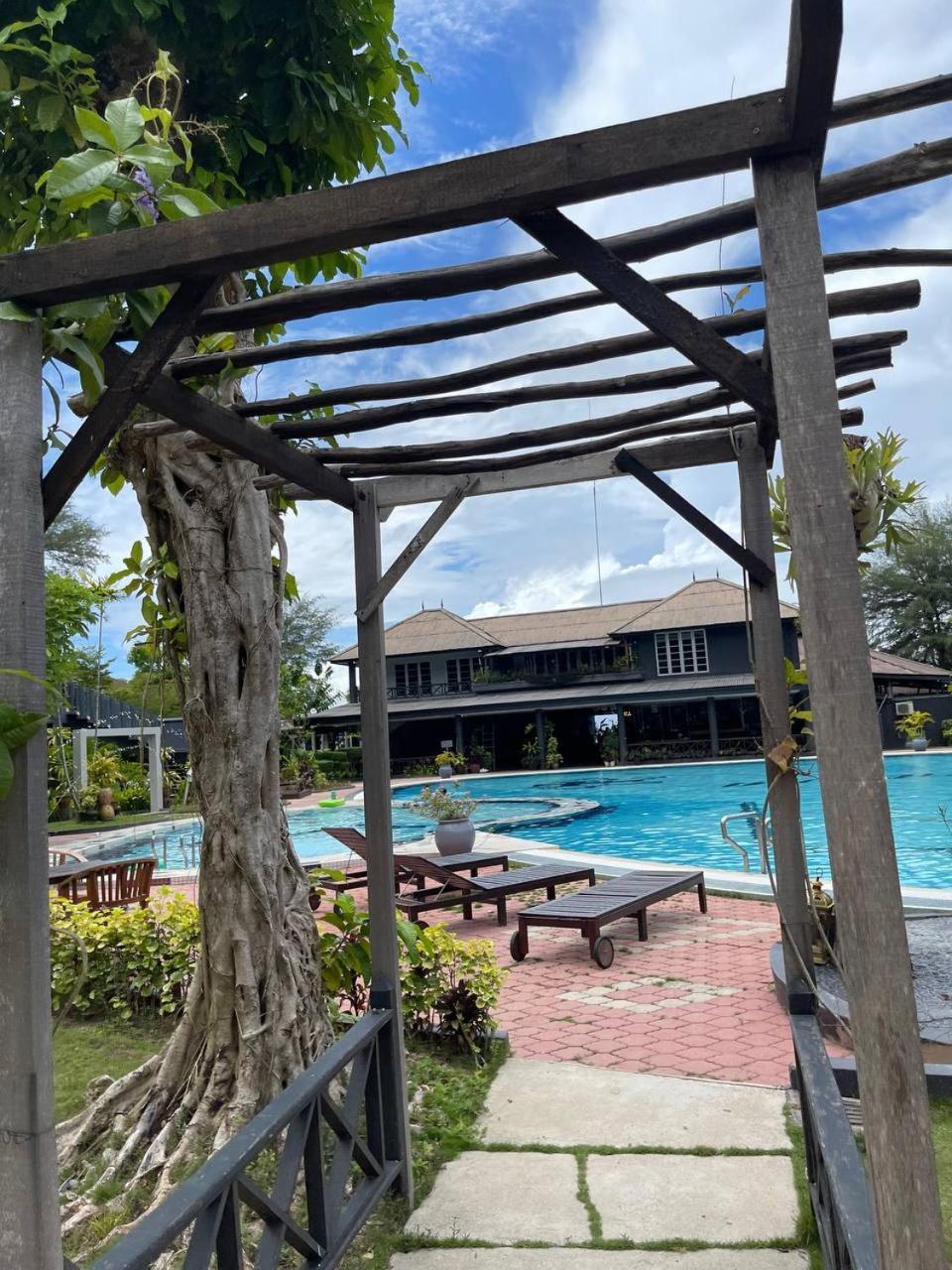 Beach Resort - Arwana Perhentian Besar Kampung Kuala Besut Dış mekan fotoğraf